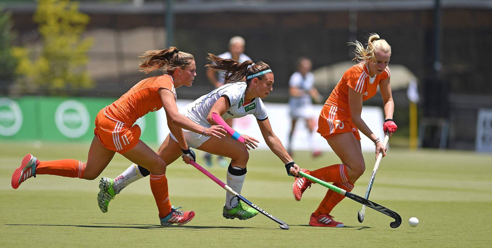 Julia in a duel for the ball during an international match